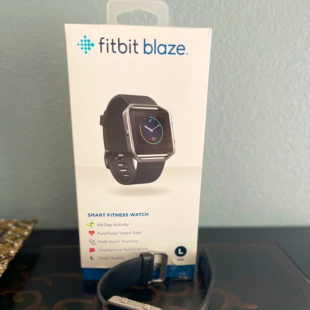 **USED**EXCELLENT CONDITION*
Comes with all packaging it came w/Box+charger.